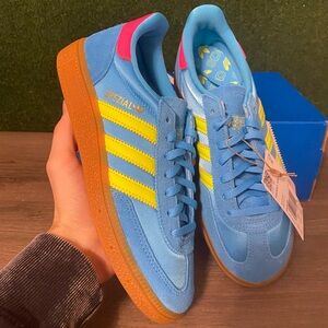 {JH5658} ADIDAS HANDBALL SPEZIAL ‘SKY RUSH’ Women’s
BRAND NEW